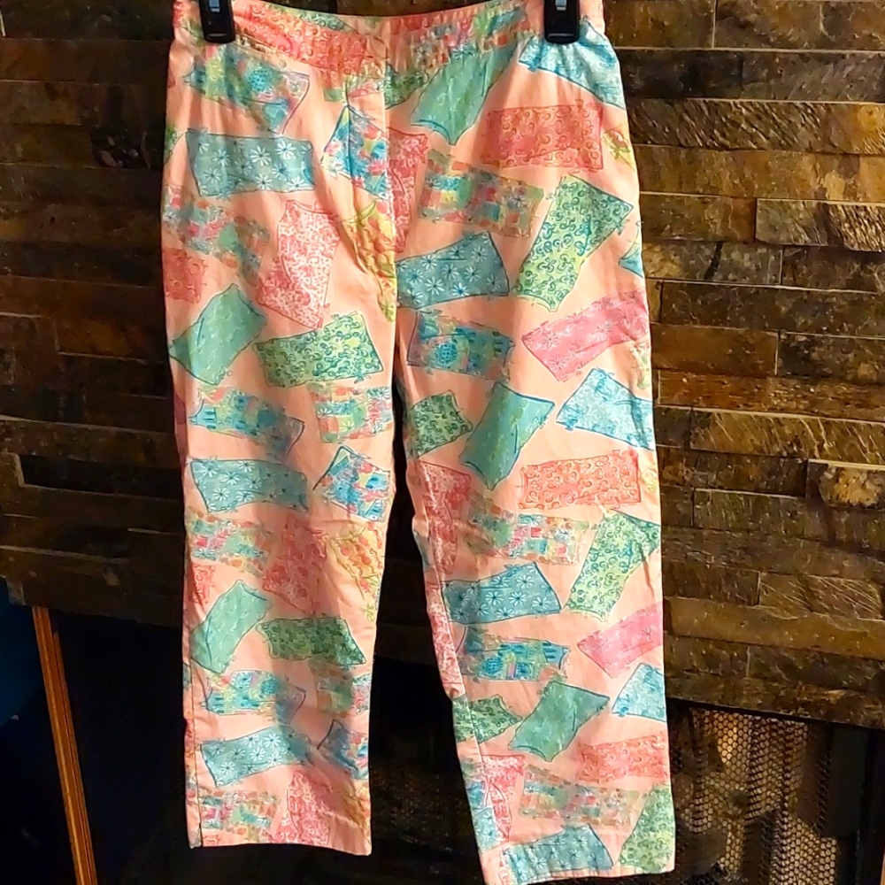 Lilly Pulitzer Size 4 Pink, Blue, Green, White Crop Pants with Dresses Design.